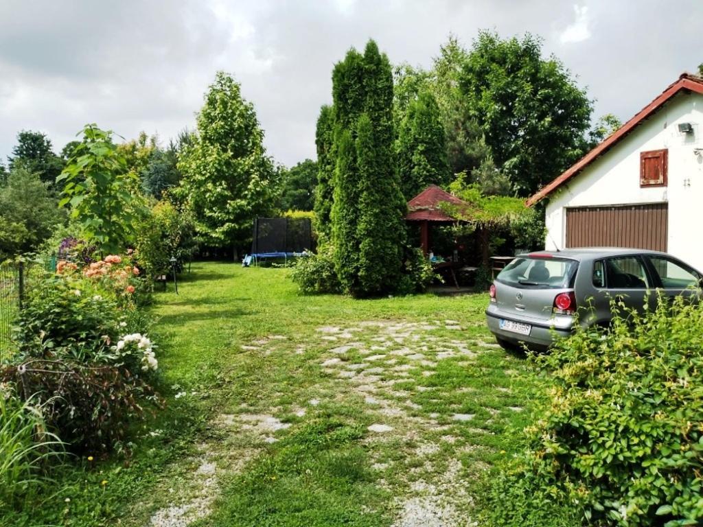 Argeselu Garden Villa - Entire Floor Apartment, Exclusive Garden Access Maracineni Luaran gambar