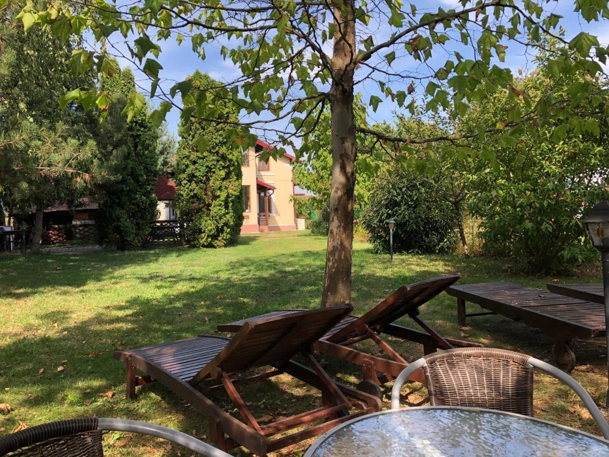 Argeselu Garden Villa - Entire Floor Apartment, Exclusive Garden Access Maracineni Luaran gambar