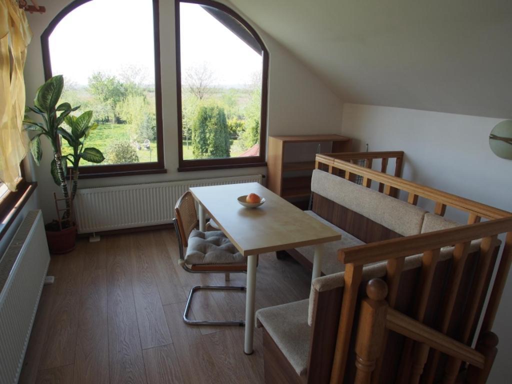 Argeselu Garden Villa - Entire Floor Apartment, Exclusive Garden Access Maracineni Luaran gambar